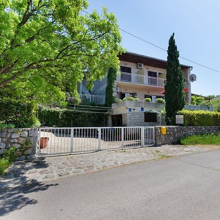 Apartments And Room Luka Klenovica Exterior foto